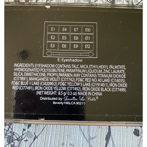 🎉HP🎉 NWT 4-Piece Makeup Set with Makeup Bag - Picture 3 of 11